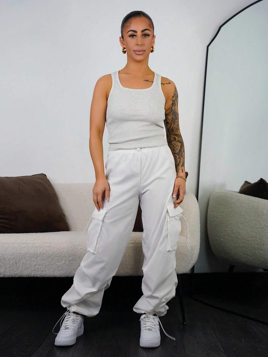 SAYEHFBABY 帶翻蓋口口袋、側邊束腰抽繩的黑色貨裝褲 - 白色 - 查看 1