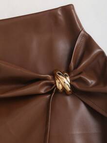 Sweetra 优雅、简约、复古风、精致都市时尚迷你裙，饰有金属扣环，凸显腰线，适合休闲、工作、上学、约会、购物、派对等各种场合，四季皆宜。 - 咖啡棕 - 查看 4