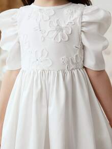 夏季新款女童连衣裙，圆领法式泡泡袖，后腰拉链，A字裙摆，缎面纯色公主裙，适合花童、表演、派对等场合。 - 白色 - 查看 4