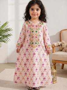 SHEIN DRMZ 女童火烈鸟印花长袖连衣裙，度假风；秋季女童粉色花卉阿拉伯长袍，优雅花卉领，休闲简约传统长袖阿拉伯连衣裙，适合春夏穿着；优雅端庄的长袖连衣裙，祈祷长袍，舒适休闲，度假风；端庄的卡夫坦长袍；儿童阿拉伯长袍；女童巴基斯坦传统长袍 - 杏色 - 查看 7