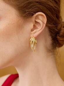 MOTF PREMIUM 18K GOLD PLATED CLAW CHAIN TASSEL SYMMETRIC MINIMALIST ELEGANT HOOP EARRINGS - Yellow Gold - View 1