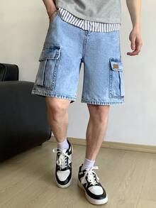 SHEIN 青少年男孩时尚休闲复古酷炫街头风Y2K浅蓝色牛仔工装口袋宽松牛仔短裤，适合青少年男孩日常穿着，柔软舒适，是青少年男孩春夏新款SS26时尚单品。 - 藍色 - 查看 4