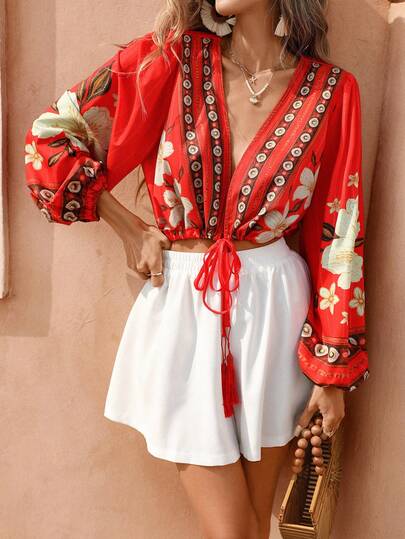 Selianne 女士优雅时尚通勤休闲舒适迷人复古浪漫假日夏季灯笼袖V领印花流苏装饰设计上衣和纯色短裤两件套