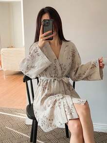 DAZY Blommigt tryckt texturerat chiffongtyg löst damkläder - Vitt - Visa 8