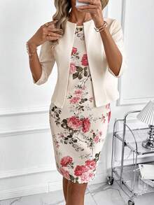 SHEIN Clasi 两件套女士优雅印花修身连衣裙和粉色中袖针织开衫，适合约会、通勤和日常穿着。 - 杏色 - 查看 3