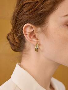 MOTF PREMIUM 18K镀金立方氧化锆简约优雅圈形耳环 - 金黃色 - 查看 3