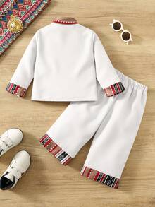 SHEIN مجموعة ملابس علوية كم طويل بتصميم زهري عتيق وبنطلون ساق واسعة للأطفال الصبية، ملائمة للحفلات والأعياد والمناسبات الخاصة مثل عيد الميلاد وحفلات الاستقبال والأعياد والمهرجانات، 2 قطعة - أبيض - مشاهدة 2