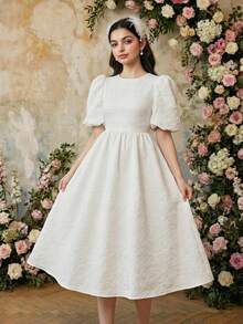 一件闪亮粉色魅力连衣裙，适合少女穿着，包含亮片、蓬松裙摆和精致的公主细节，适合派对和庆祝场合。 - 白色 - 查看 1