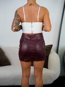 SAYEHFBABY تنورة ضيقة جسدية مطوية من جلد البولي يوريثان بلون أحادي أنيق وجذاب - عنابي اللون - مشاهدة 5