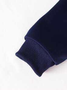 Bộ đồ thể thao mùa thu/đông cho bé gái, áo nỉ cổ chéo phối dây, vai bất đối xứng, nơ ngắn in họa tiết + quần ống đứng cạp chun cùng màu, 2 món phong cách tối giản thường ngày. - Màu xanh hải quân - Xem 8