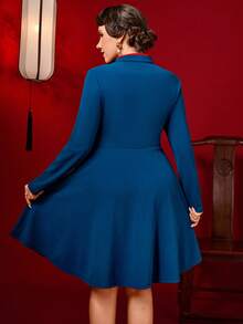 SHEIN Clasi Váy sườn xám phong cách Trung Hoa cỡ lớn dành cho nữ với nút thắt Trung Hoa và họa tiết lễ hội, dáng chữ A, tay lửng - Màu xanh lam - Xem 2