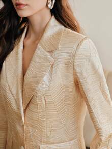 Anewsta 女士春夏香槟色优雅长袖单排扣西装外套，常规西装版型，采用质感光泽面料，简约而不失精致，适合工作通勤、休闲、商务活动、婚礼等场合。 - 金色 - 查看 7