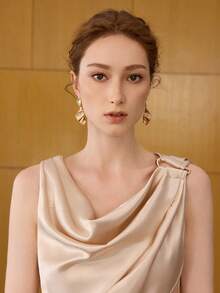 MOTF PREMIUM EXAGGERATED RUCHED METALLIC GEOMETRIC EARRINGS, FASHION MINIMALIST ASYMMETRICAL STUD EARRINGS FOR WOMEN - Gold - View 5