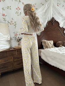 CottageSlumber Conjunto de pijama de manga larga con cuello cuadrado, encaje y estampado floral romántico con botones, estilo Cottage Slumber - Amarillo - Ver 2