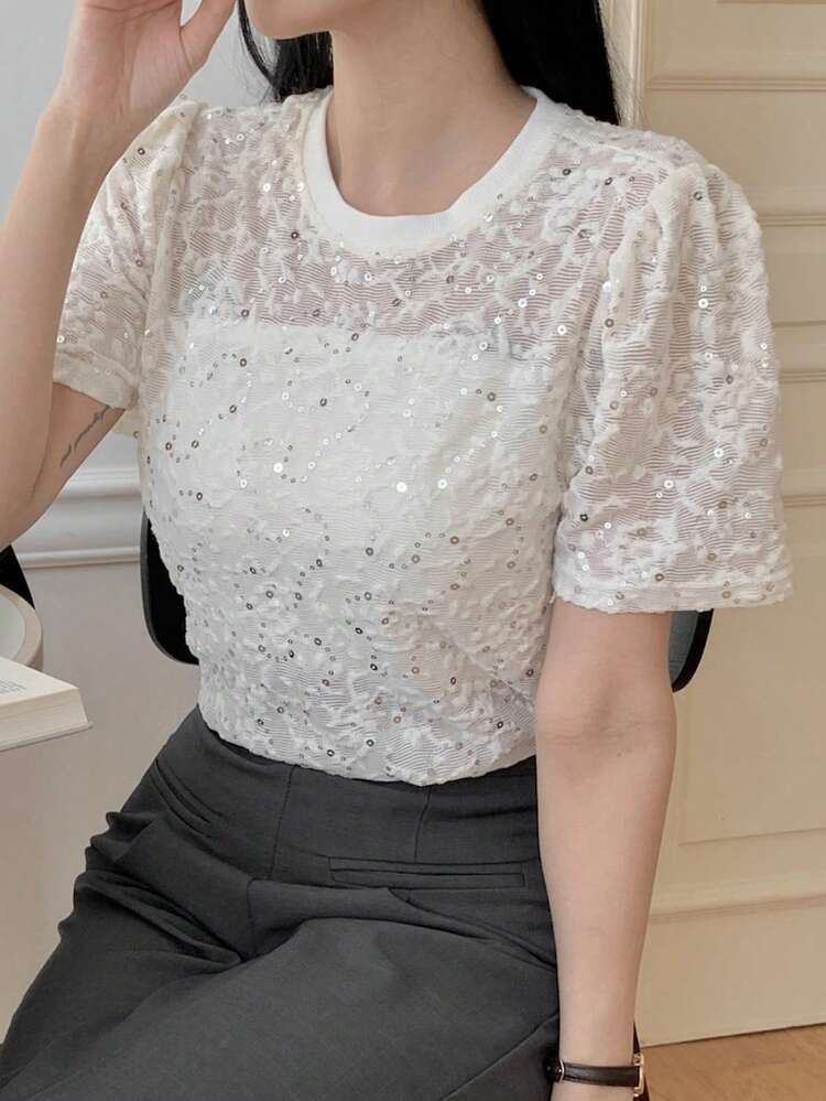 Women's Crew Neck Textured Fabric Puff Sleeve Fitted Cropped Casual Elegant T-Shirt