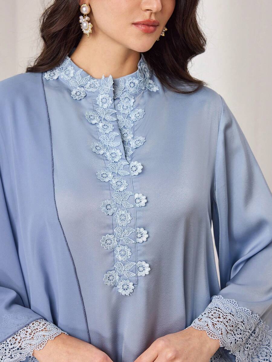Al Najma Damen eleganter Satin-Abaya mit Spitzendekor und Blumenkopftuch, geeignet für den täglichen Gebrauch - Blau - Übersicht 1