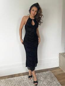 RebeccaVibe 女士优雅花卉植绒透明露背挂脖中长连衣裙 - 黑色 - 查看 6