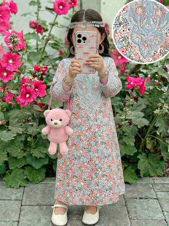 SHEIN عباءة زهرية عربية للفتيات الصغيرات، طوق أنيق بزخارف زهرية، فستان عربي طويل الأكمام تقليدي، مناسب للارتداء في فصلي الربيع والصيف