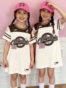 春夏秋季女童休闲时尚创意个性清新简约别致数字23徽章、五角星条纹、标语印花宽松短袖T恤裙，舒适日常穿着，温暖夏秋风格，适合春、夏、秋季穿着。