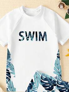 SHEIN Bộ đồ bơi nam trẻ em gồm áo thun ngắn tay cổ tròn dáng rộng thoải mái và quần short, thích hợp cho mùa hè. Họa tiết cây dừa, rừng nhiệt đới, in hình đồ họa chữ và hình ảnh minh họa. - Nhiều màu - Xem 5