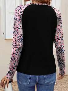 EMERY ROSE Áo thun tay dài cổ tròn tay raglan họa tiết trái tim họa tiết da báo cho nữ, màu tương phản, thích hợp cho mùa xuân/thu, ngày lễ tình nhân - Nhiều màu - Xem 2