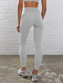 Musera Sport 罗纹高腰缝线细节修身运动紧身裤，适合板式网球、网球、匹克球、健身房、瑜伽、普拉提、日常休闲等运动。 - 淺灰色 - 查看 4