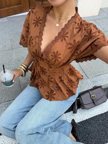 Siren Gaze 度假纯色梭织刺绣短袖V领修身女式衬衫，休闲沙滩度假上衣 - 棕色 - 查看 4