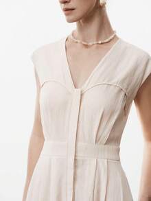 Aalyst Đầm maxi nữ màu trơn cổ chữ V, eo xếp ly, cạp chun điều chỉnh được, cài cúc phía trước, có túi, không tay, kiểu Pháp cổ điển thanh lịch, thích hợp cho công sở, đi làm, kinh doanh, thường ngày, nghỉ lễ, tiệc trà chiều, dạo phố, phong cách retro đơn giản, phong cách Úc thư giãn, bohemian, thường nhật, mùa xuân/hè. - Màu be - Xem 2