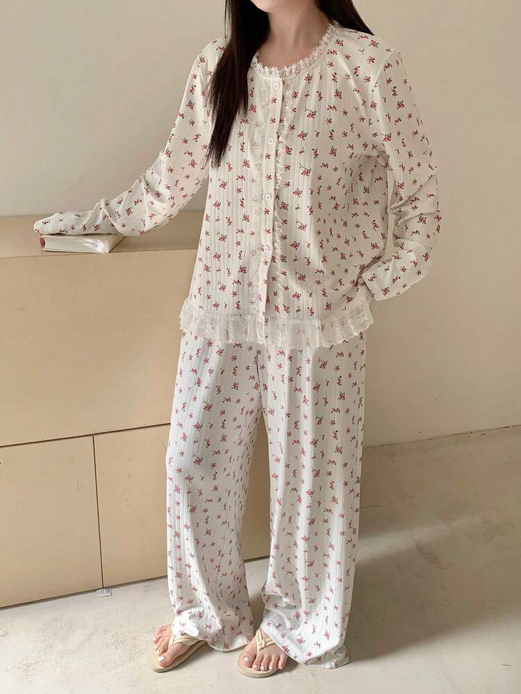 Dazy Plus 2pcs Plus Size Women Ditsy Floral Lace Patchwork Loose Pajama Set, Includes Long Sleeve Top And Pants, White, Spring/Autumn