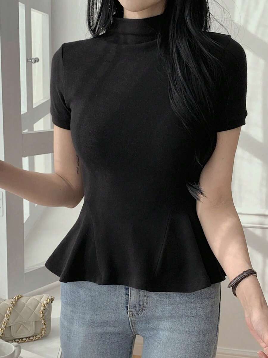 DAZY 女士圆领修身短袖荷叶边下摆优雅休闲T恤 - 黑色 - 查看 1