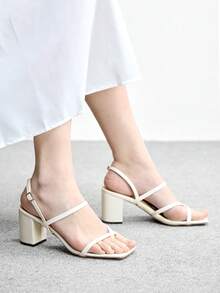 CUCCOO BIZCHIC 女士新款白色漆皮方头粗跟凉鞋，交叉绑带和搭扣设计，百搭高跟鞋，适合工作和通勤穿着。 - 白色 - 查看 4