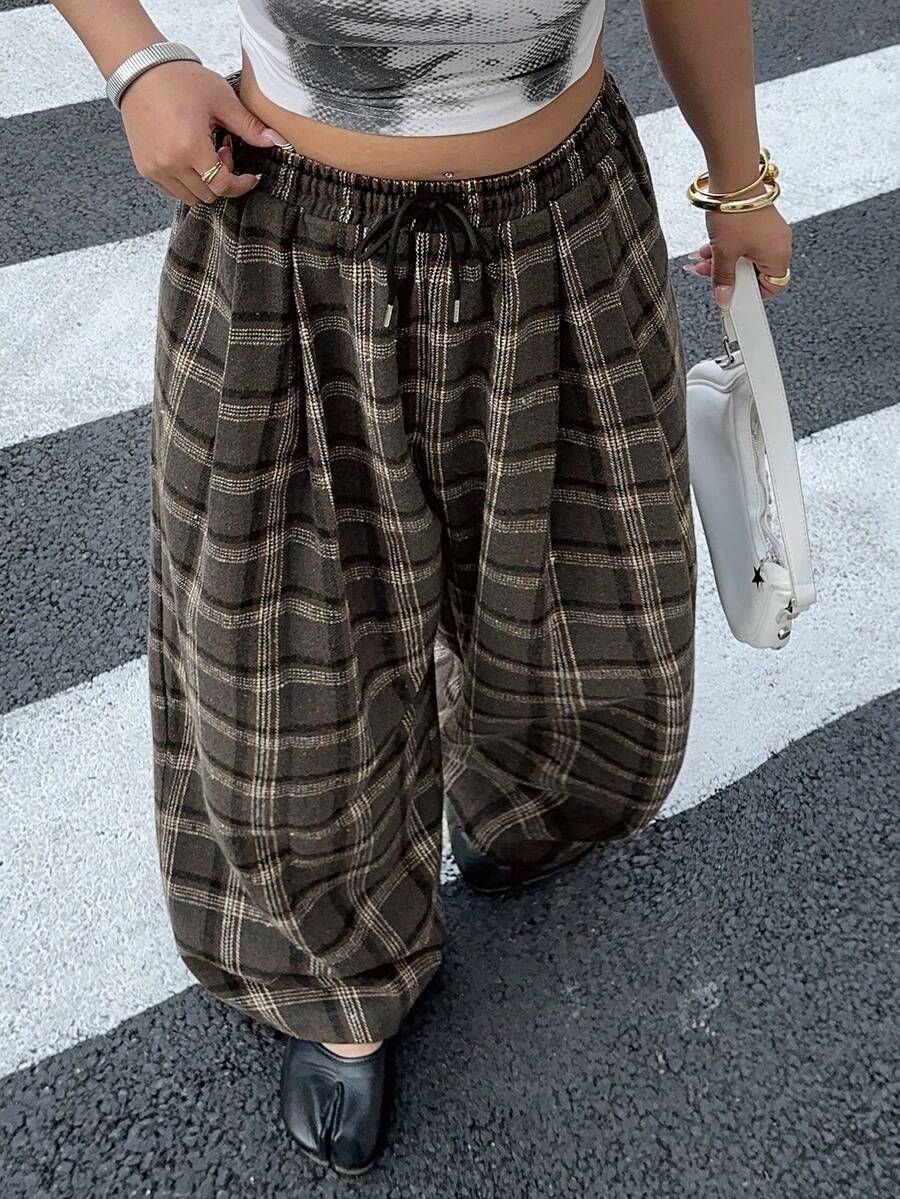 Dazy Plus 大尺碼女款格紋鬆緊腰抽繩寬鬆直筒休閒長褲,街頭風校園風 - 深灰色 - 查看 1
