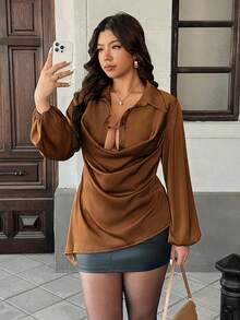 SHEIN Clasi 大码女士垂褶领缎面纯色衬衫，优雅、妩媚、性感，复古风衬衫上衣，秋冬新款，适合外出、夜店、商务休闲、派对等场合。 - 棕色 - 查看 7
