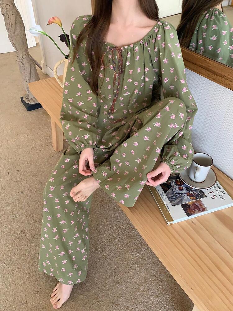 DAZY Conjunto de pijama holgado para mujer con cuello con cordón, mangas farol y fruncido con estampado floral diminuto - Verde - Añade 5