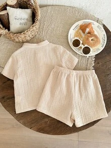 LMoss Kids Bộ 2 món áo sơ mi và quần short dệt kim màu trơn cổ tàu in hình gấu cho bé trai, kiểu dáng thường ngày. - Màu be - Xem 3