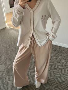 DAZY 女士抓绒面料字母印花撞色滚边睡衣套装，秋冬款 - 杏色 - 查看 5