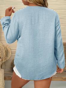 SHEIN LUNE 大码女式纯色V领长袖休闲宽松衬衫 - 淺藍色 - 查看 2