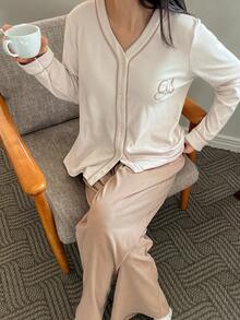 DAZY 女士抓绒面料字母印花撞色滚边睡衣套装，秋冬款 - 杏色 - 查看 4