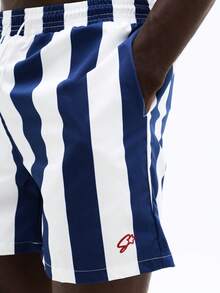 SUMWON 男士竖条纹沙滩短裤，弹性腰带，侧边口袋，夏季泳装，休闲度假尼龙冲浪服 - 黑與白 - 查看 5