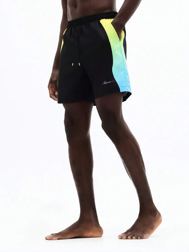 Calção de banho com blocos de cores degradê e painéis laterais.