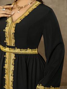 Plus Size Long Sleeve V-Neck Color Block A-Line Arabic Style Dress With Gold Lace Trim - Black - View 4