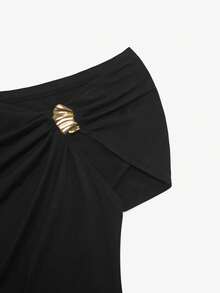 SHEIN Franclia 女士扭结金属装饰褶皱时尚T恤 女士上衣 优雅黑色性感上衣 经典上衣 可爱黑色上衣 缎面上衣 女士优雅上衣 黑色优雅上衣 女士黑色上衣 经典上衣 夏季上衣 派对上衣 外出上衣 女士假日优雅上衣 - 黑色 - 查看 5
