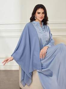 Al Najma Damen eleganter Satin-Abaya mit Spitzendekor und Blumenkopftuch, geeignet für den täglichen Gebrauch - Blau - Übersicht 3