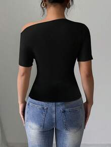 SHEIN Raffinéa Áo thun nữ thời trang thanh lịch với vạt áo bất đối xứng, họa tiết hoa 3D trên vai. - màu đen - Xem 2