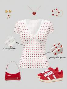 Rina Fox Áo thun nữ tay ngắn cổ chữ V in hình trái tim viền ren, kiểu dáng ôm sát, phong cách Y2K, phối ren hoa, eo nhún bèo, dễ thương, thích hợp cho đi chơi, đi học và mặc hàng ngày. - Đỏ và trắng - Xem 2