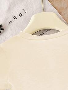 SHEIN Playful Pals 男婴两件套服装，可爱小熊印花短袖T恤搭配简约短裤，适合夏季外出穿着