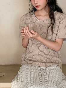 DAZY 少女圆领仿珍珠装饰花卉图案时尚百搭日常短袖上衣 - 卡其色 - 查看 1