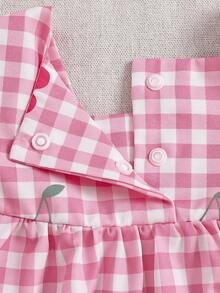 SHEIN 1 pieza Vestido de niña bebé sin mangas de cintura alta con cuello cuadrado y botones, con volantes y estampado de cuadros rosas, estilo campestre casual, patrón fresco, silueta ligera, adecuado para juegos al aire libre, uso casual en casa y fiestas relajadas - Rosa - Ver 7