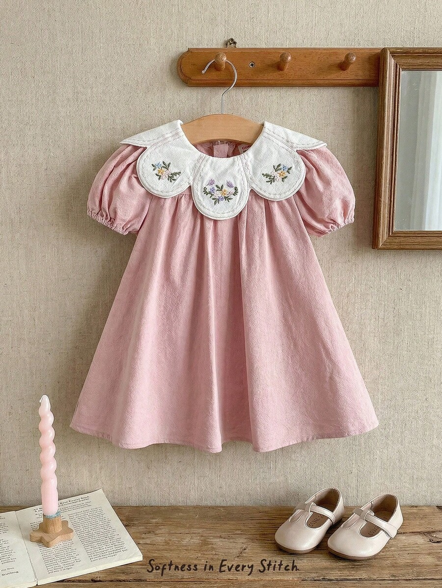 Cozy Pixies Young Girl Floral Print Contrast White Oversized Flower Ruffle Collar Puff Sleeve Waist Cinched A-Line Dress, Suitable For Outings, Casual Wear, Cute & Sweet, Daily, Festivals, Parties Dusty Pink Girls Dress Girls Spring Autumn French Style Dress Vintage Girls Dress Girls Collared Dress Floral Pattern Lace Collar Dress Cotton Clothes Floral Pattern Lace Collar Dress For Summer Young Girl Floral Pattern Lace Collar Dress - Pink - View 1