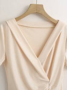 GlowEve Blusa blanca de verano elegante para oficina de mujer con cuello en V, plisada, manga corta, ajustada y corta, para uso diario, bodas, ir al trabajo, fiestas de graduación y citas - Albaricoque - Ver 3